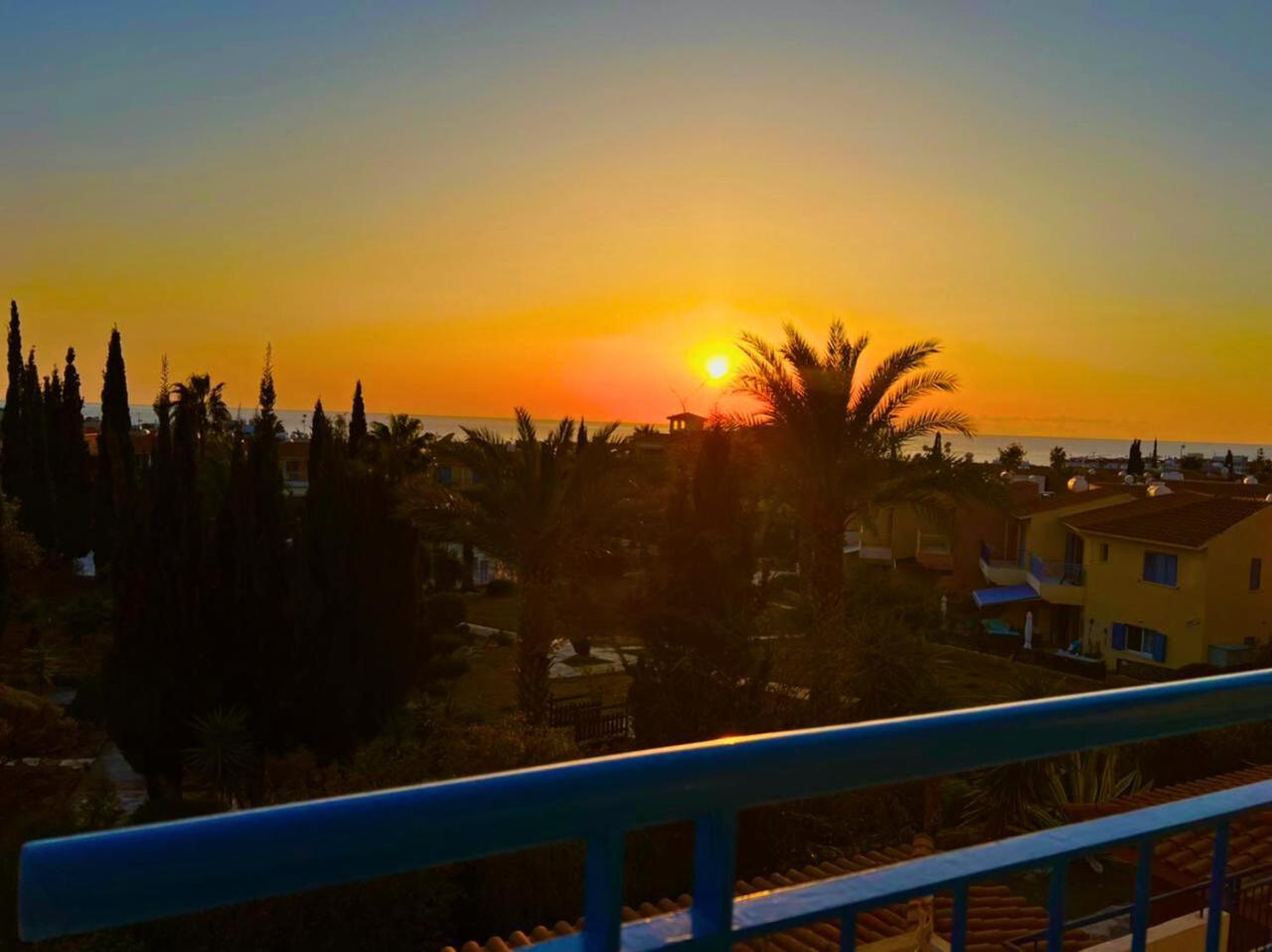 Ocean Sunset Apartment Paphos Eksteriør billede